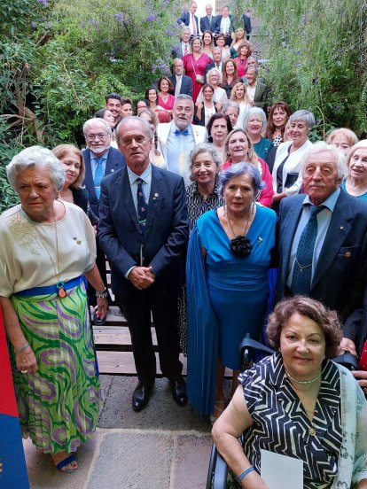 Rotarios y asistentes a la ceremonia del Cambio de Collar