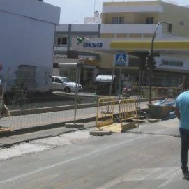 Los comerciantes de Gómez Ulla, indignados con las obras: Están destrozando el comercio