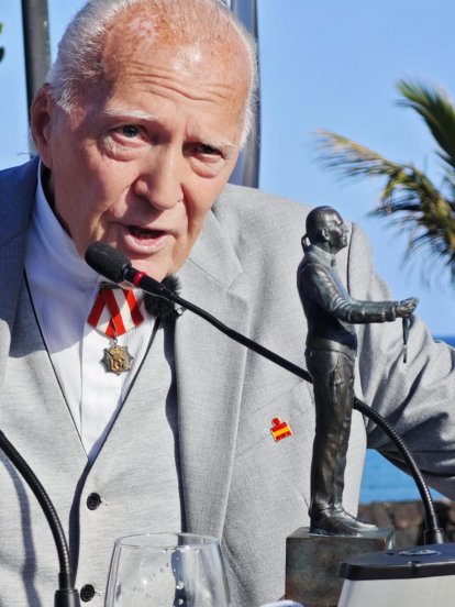 Escultura homenaje a Kenneth Gasque