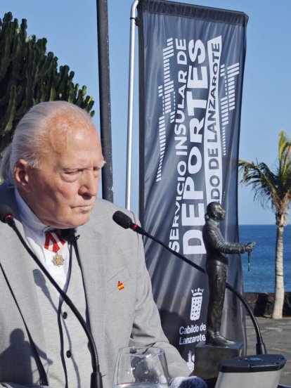 Escultura homenaje a Kenneth Gasque