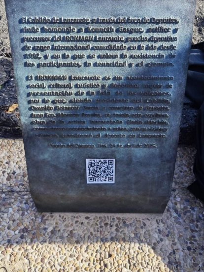 Escultura homenaje a Kenneth Gasque