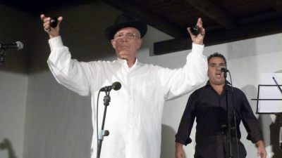 El folclorista Antonio Corujo durante una de sus actuaciones