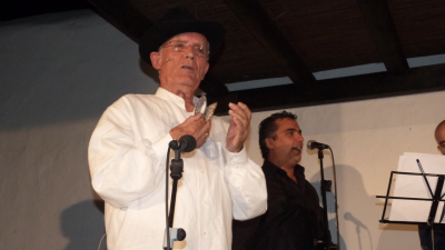 El folclorista Antonio Corujo durante una de sus actuaciones