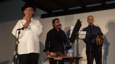 El folclorista Antonio Corujo durante una de sus actuaciones