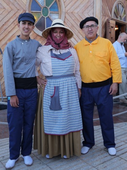 Presentación de la indumentaria marinera de Los Buches