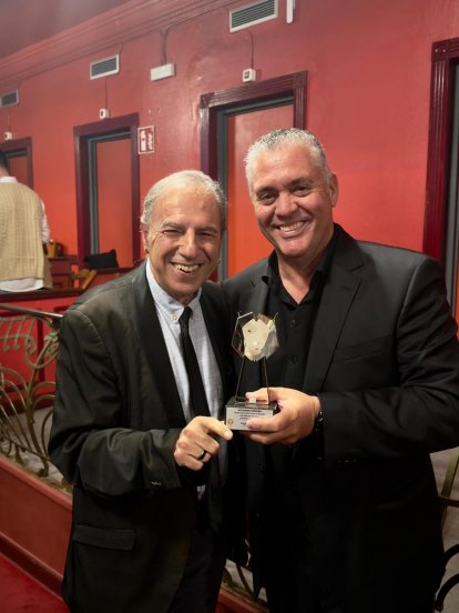 Alejandro Córdoba galardonado en los premios Latino, 2025