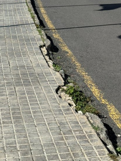 Vallas que obstaculizan el paso de vehículos en Playa Blanca