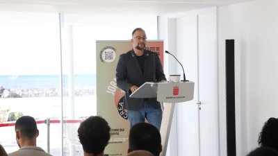 El consejero de Empleo del Cabildo, Jorge peñas, durante la inauguración de las jornadas de sostenibilidad ambiental y emprendimiento