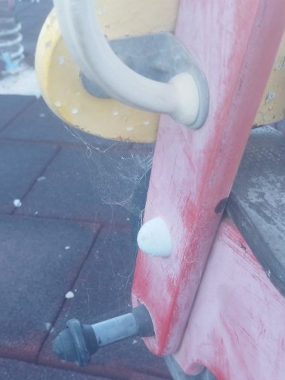 Estado de uno de los parques infantiles de Tías