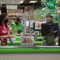 Gente comprando en el supermercado (HiperDino) Gente comprando en el supermercado (HiperDino)