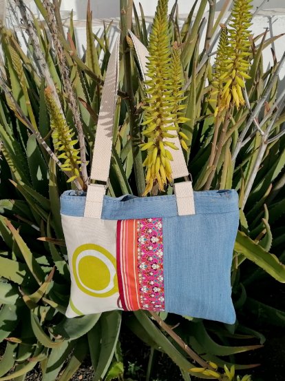 Bolso de Fabiola González. Materiales reciclados. 