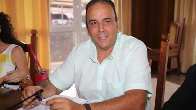 Andrés Stinga hablando sobre la feria