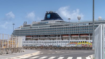 Un crucero noruego atracado en el Puerto de Arrecife en la pasada Semana Santa (Foto: Andrea Domínguez).