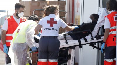 Cruz Roja atiende a las 49 personas llegadas este miércoles a Lanzarote (Foto: Jose Luis Carrasco)