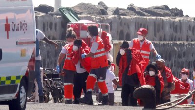 Cruz Roja atiende a las 49 personas llegadas este miércoles a Lanzarote (Foto: Jose Luis Carrasco)