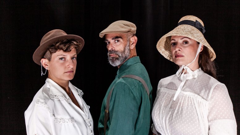 Los tres protagonistas de 'Mararía la de Femés', Marta Viera, Mingo Ruano y LAJALADA