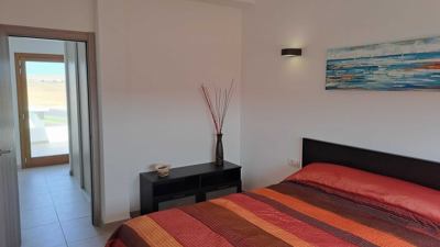 Dormitorio de uno de los dúplex en Residencial Los Ajaches en Playa Blanca (2)
