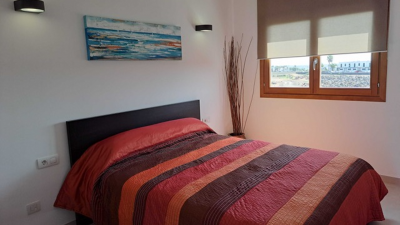 Dormitorio de uno de los dúplex en Residencial Los Ajaches en Playa Blanca