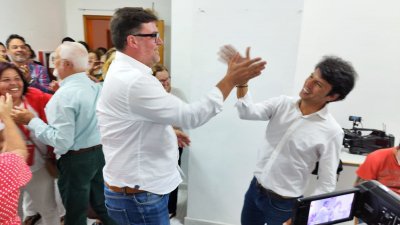 Celebración de Isidro Pérez en la sede del PSOE 