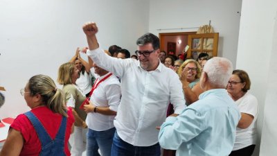 Celebración de Isidro Pérez en la sede del PSOE 