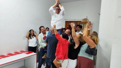 Celebración de Isidro Pérez en la sede del PSOE 