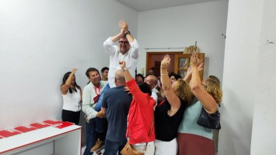 Celebración de Isidro Pérez en la sede del PSOE 
