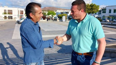 Luis Quintana con el alcalde Óscar Noda
