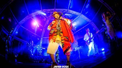 Crystal Fighters actuando en el escenario de Sonidos Liìquidos 2023