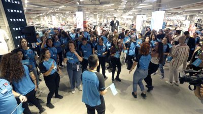 Colas en el estreno del Primark. Foto: José Luis Carrasco.