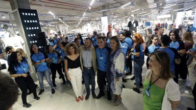 Colas en el estreno del Primark. Foto: José Luis Carrasco.