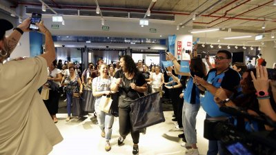 Colas en el estreno del Primark. Foto: José Luis Carrasco.