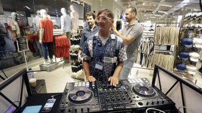 Colas en el estreno del Primark. Foto: José Luis Carrasco.
