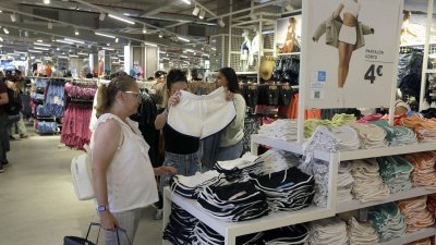 Colas en el estreno del Primark. Foto: José Luis Carrasco.