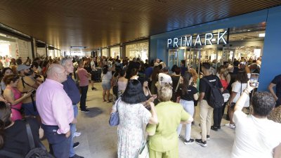 Colas en el estreno del Primark. Foto: José Luis Carrasco.