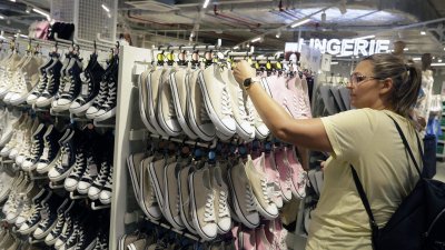 Colas en el estreno del Primark. Foto: José Luis Carrasco.