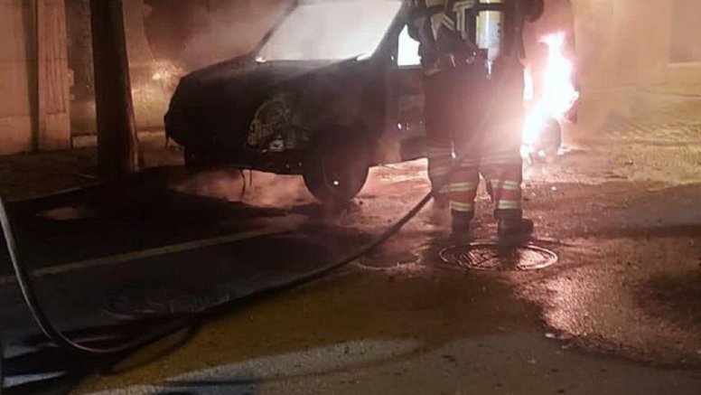 Coche ardiendo en Arrecife