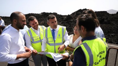 El Cabildo de Lanzarote visita el socavón de Los Hervideros