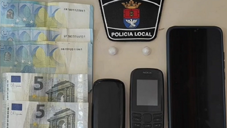 Dinero, sustancias estupefacientes y varios teléfonos requisados por la Policía Local de Arrecife