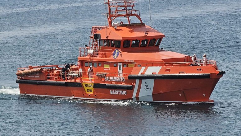 Una embarcación de Salvamento Marítimo a la llegada de Puerto Naos. Foto: D. Camacho.