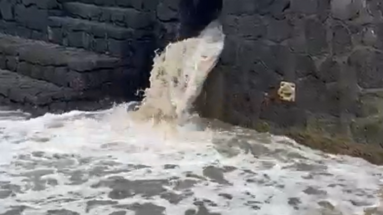 Water discharge into the sea in the area of the Royal Yacht Club in Arrecife