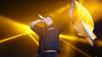 El artista Saiko durante su concierto en Costa Teguise este pasado miércoles