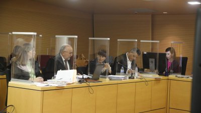 Los abogados defensores de los acusados del asalto a una vivienda en La Florida (San Bartolomé). Foto: José Luis Carrasco.