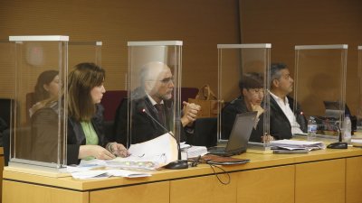 Los abogados defensores de los acusados del asalto a una vivienda en La Florida (San Bartolomé). Foto: José Luis Carrasco.