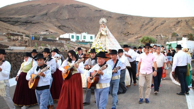 Femés celebra su romería en honor a la Virgen del Rosario
