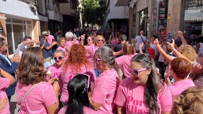La zona de La Plazuela estuvo muy concurrida para presenciar La Pasarela