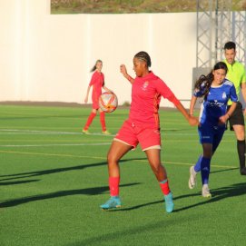 Encuentro de fútbol entre el FC Puerto del Carmen y el Universitario