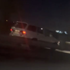 Vehículo circulando en sentido contrario en la autovía dirección al aeropuerto