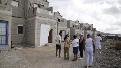 Familias que viven de okupas en Playa Blanca (Fotos: José Luis Carrasco)