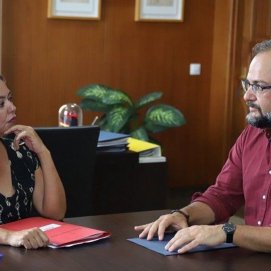 La presidenta del Cabildo, María Dolores Corujo, y el consejero de Vivienda del Cabildo, Jorge Peñas