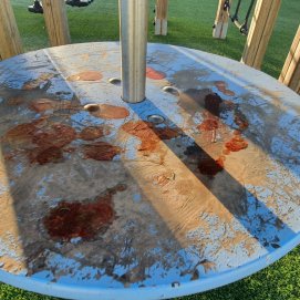 Parque infantil en mal estado